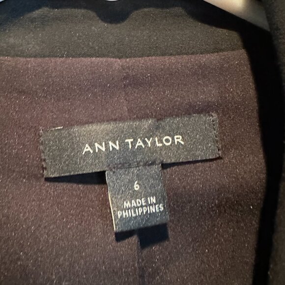 ANN TAYLOR Black 2-Piece Business Suit ~ Jacket Size 6 ~ Skirt Size 4 - Picture 4 of 8